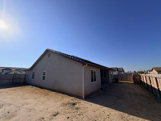2935 21st Avenue, Kingsburg, CA 93631
