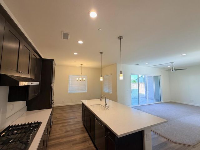 2935 21st Avenue, Kingsburg, CA 93631