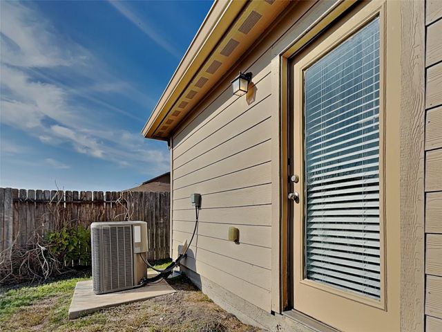 1525 Treeta TRL, Kyle, TX 78640