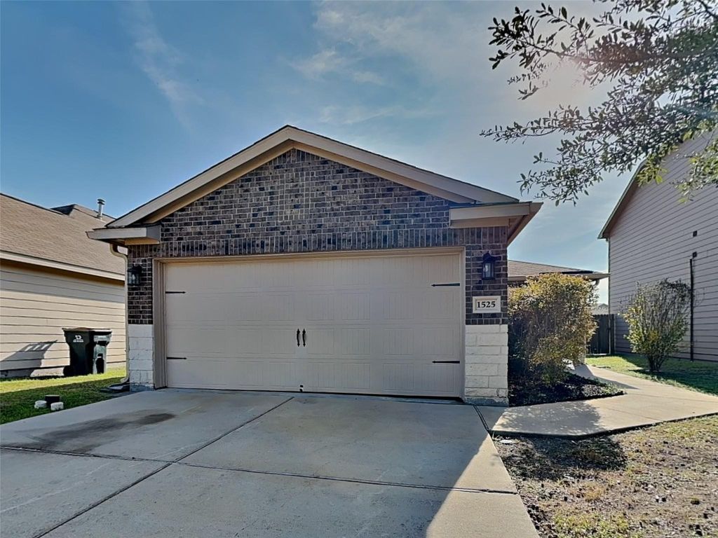 1525 Treeta TRL, Kyle, TX 78640