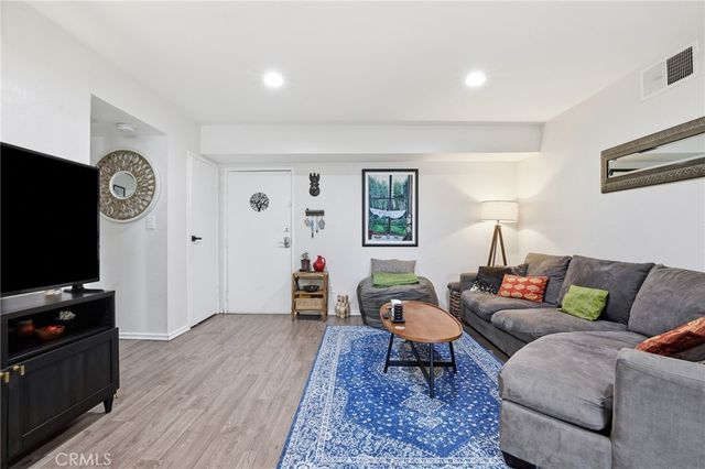 18530 Hatteras Street 337, Tarzana, CA 91356