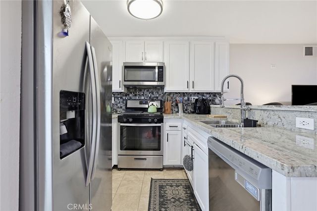 18530 Hatteras Street 337, Tarzana, CA 91356