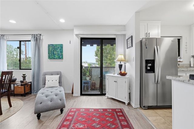 18530 Hatteras Street 337, Tarzana, CA 91356