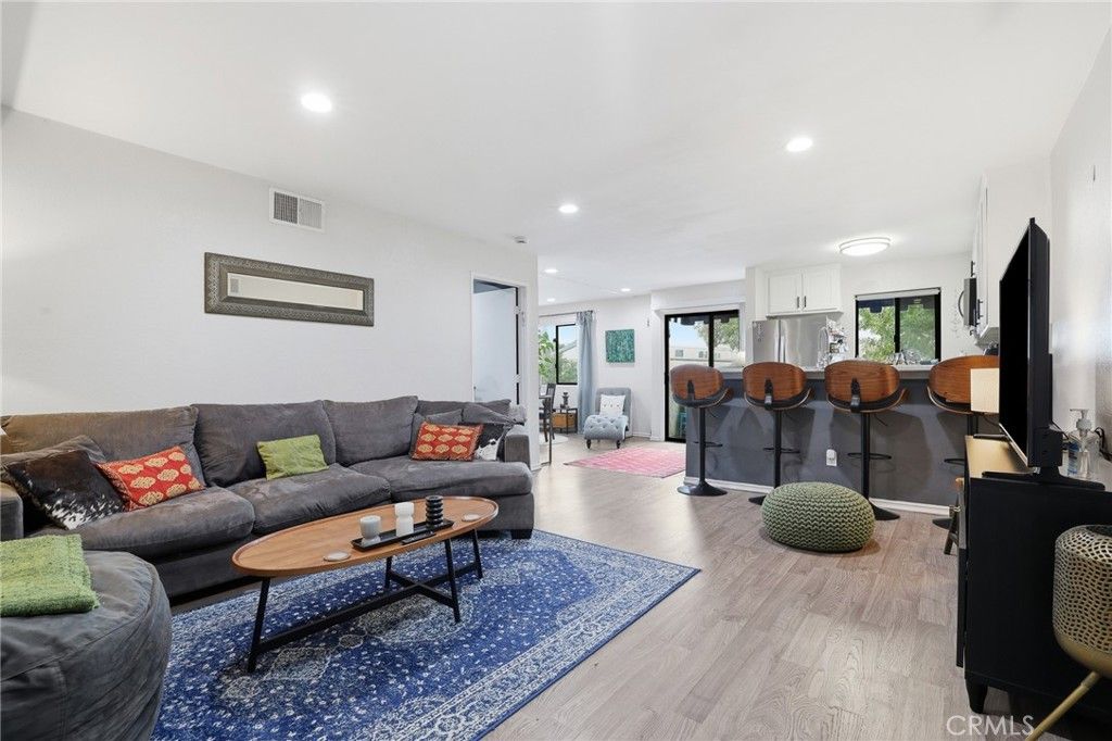 18530 Hatteras Street 337, Tarzana, CA 91356