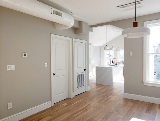 97 Trenton 2, Boston, MA 02128