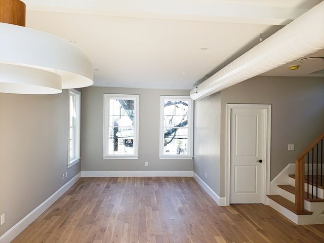 97 Trenton 2, Boston, MA 02128