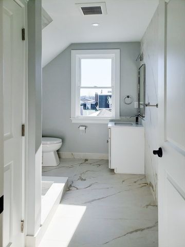 97 Trenton 2, Boston, MA 02128