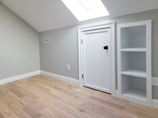 97 Trenton 2, Boston, MA 02128