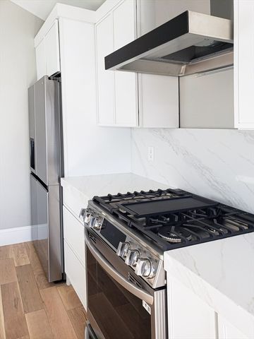 97 Trenton 2, Boston, MA 02128