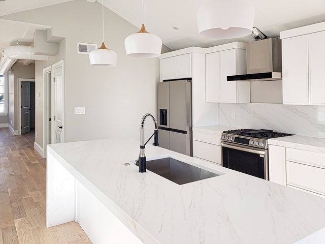 97 Trenton 2, Boston, MA 02128