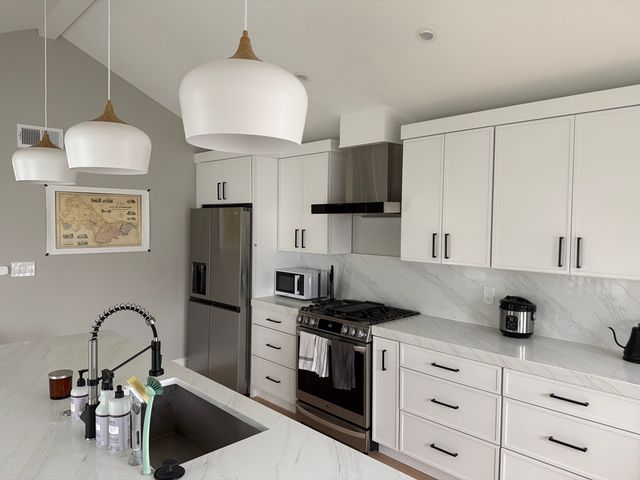 97 Trenton 2, Boston, MA 02128