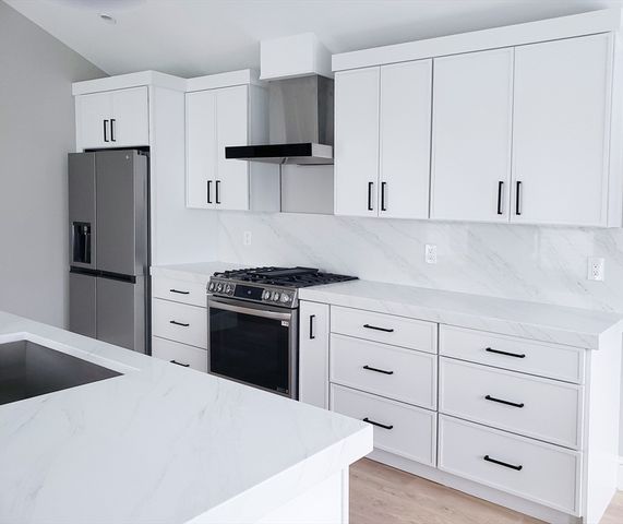 97 Trenton 2, Boston, MA 02128