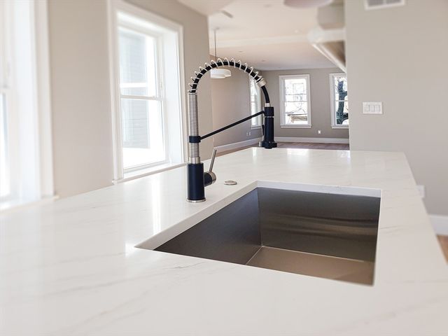 97 Trenton 2, Boston, MA 02128