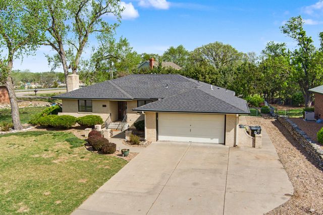 1735 Hillcrest Ln, Salina, KS 67401