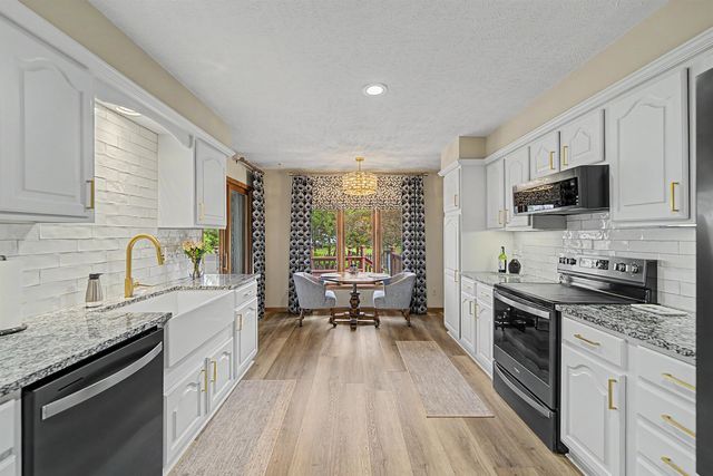 1735 Hillcrest Ln, Salina, KS 67401