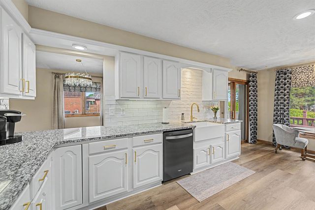 1735 Hillcrest Ln, Salina, KS 67401