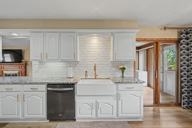 1735 Hillcrest Ln, Salina, KS 67401