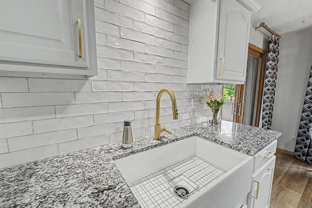 1735 Hillcrest Ln, Salina, KS 67401