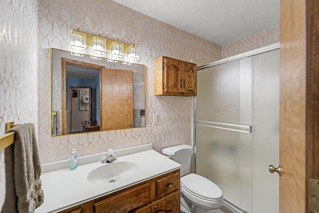 1735 Hillcrest Ln, Salina, KS 67401