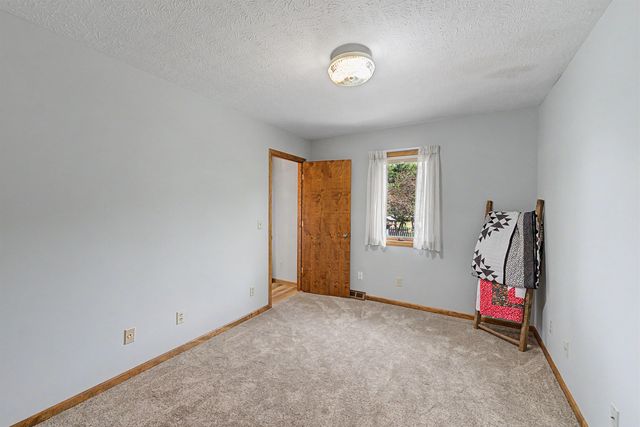 1735 Hillcrest Ln, Salina, KS 67401