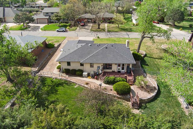 1735 Hillcrest Ln, Salina, KS 67401