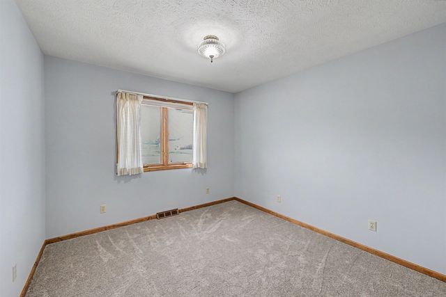 1735 Hillcrest Ln, Salina, KS 67401