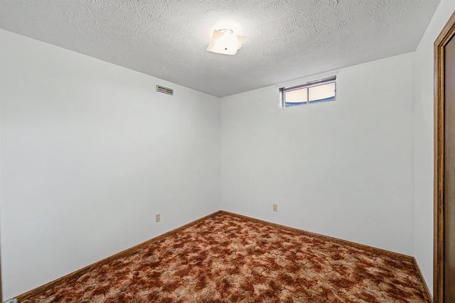 1735 Hillcrest Ln, Salina, KS 67401