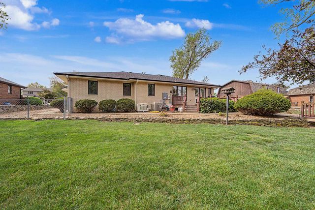 1735 Hillcrest Ln, Salina, KS 67401