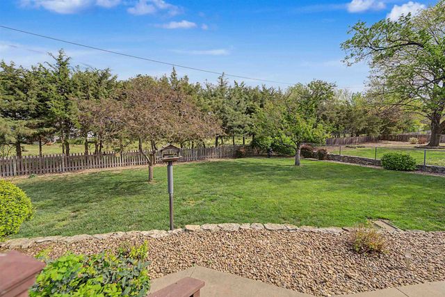 1735 Hillcrest Ln, Salina, KS 67401