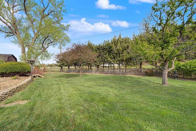 1735 Hillcrest Ln, Salina, KS 67401