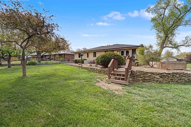 1735 Hillcrest Ln, Salina, KS 67401