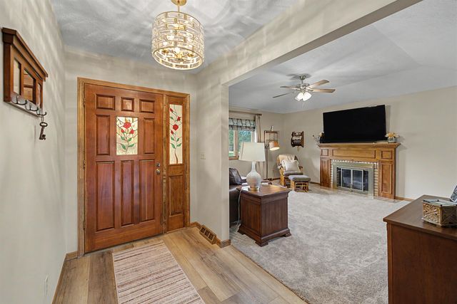 1735 Hillcrest Ln, Salina, KS 67401