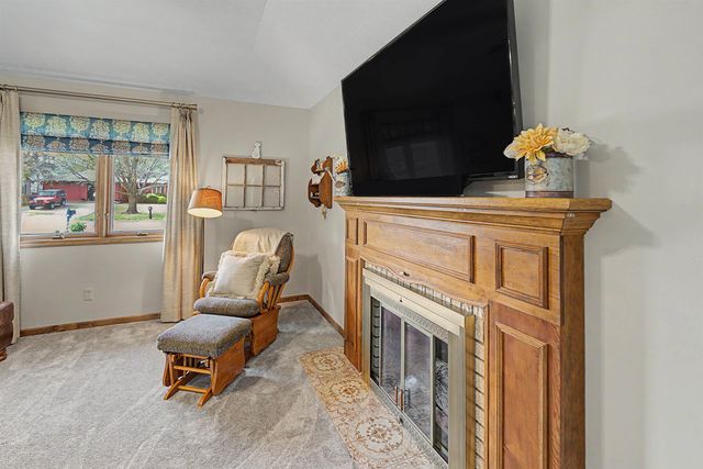 1735 Hillcrest Ln, Salina, KS 67401