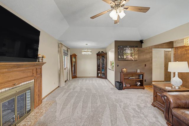 1735 Hillcrest Ln, Salina, KS 67401