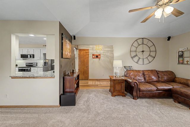 1735 Hillcrest Ln, Salina, KS 67401