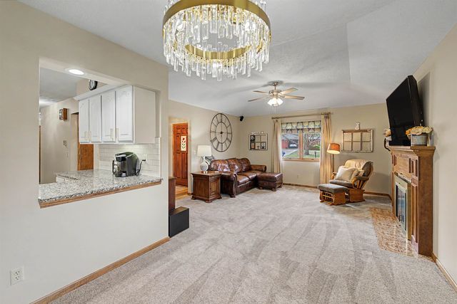 1735 Hillcrest Ln, Salina, KS 67401