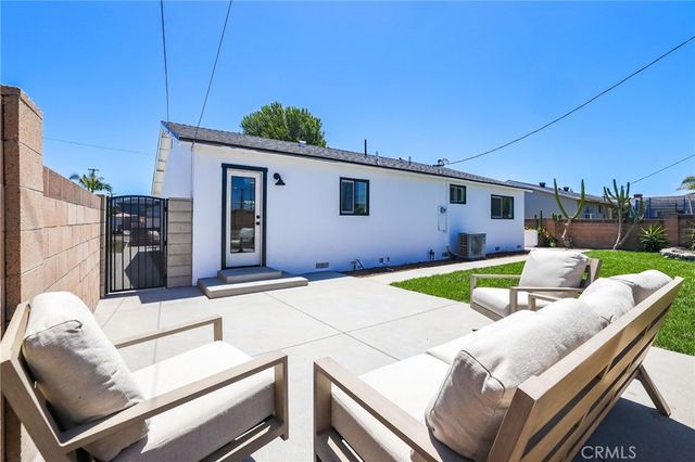 15801 Carrie Lane, Huntington Beach, CA 92647