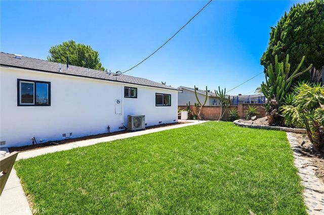 15801 Carrie Lane, Huntington Beach, CA 92647