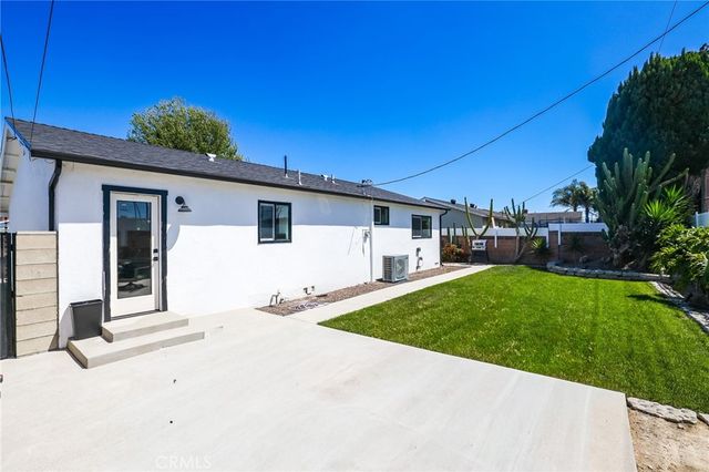 15801 Carrie Lane, Huntington Beach, CA 92647