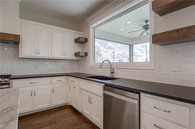 8216 NW 89th Terrace, Kansas City, MO 64153