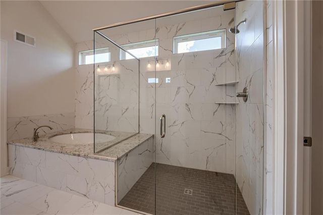 8216 NW 89th Terrace, Kansas City, MO 64153