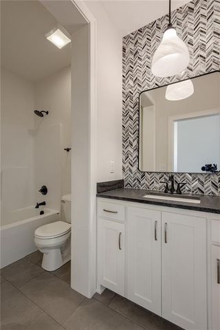 8216 NW 89th Terrace, Kansas City, MO 64153