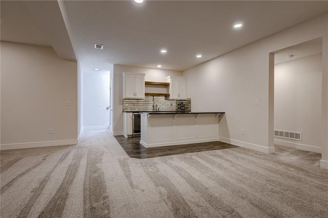 8216 NW 89th Terrace, Kansas City, MO 64153