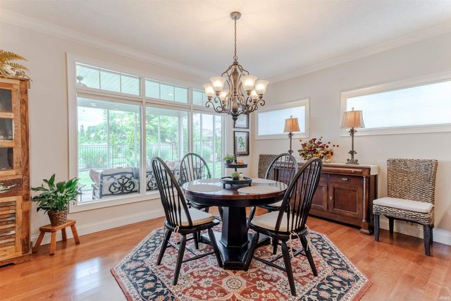 2150 Long Cove Circle, Newburgh, IN 47630