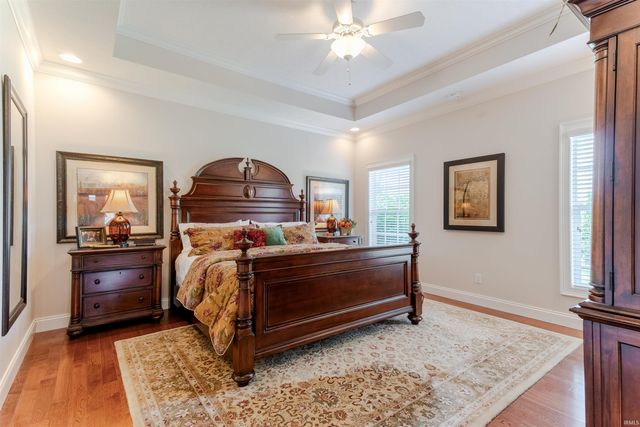 2150 Long Cove Circle, Newburgh, IN 47630