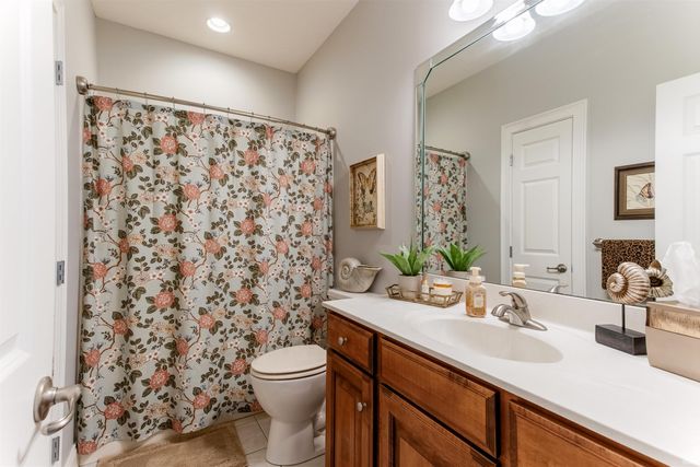 2150 Long Cove Circle, Newburgh, IN 47630