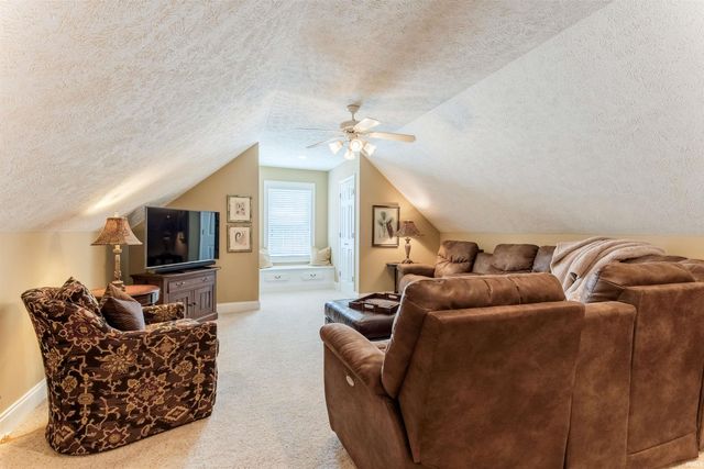 2150 Long Cove Circle, Newburgh, IN 47630