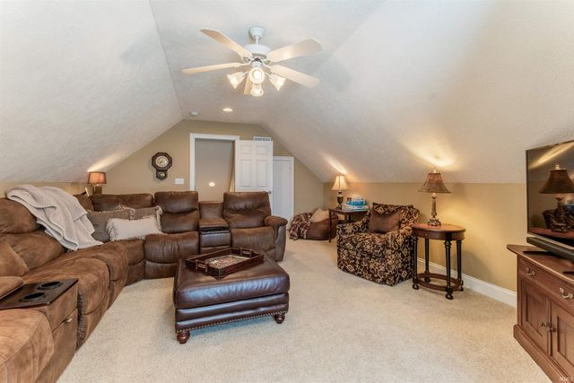 2150 Long Cove Circle, Newburgh, IN 47630