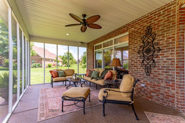 2150 Long Cove Circle, Newburgh, IN 47630