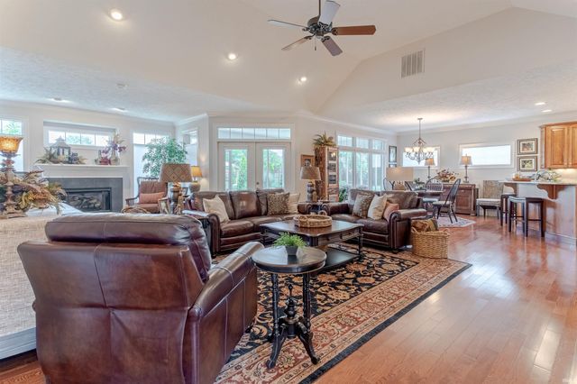 2150 Long Cove Circle, Newburgh, IN 47630